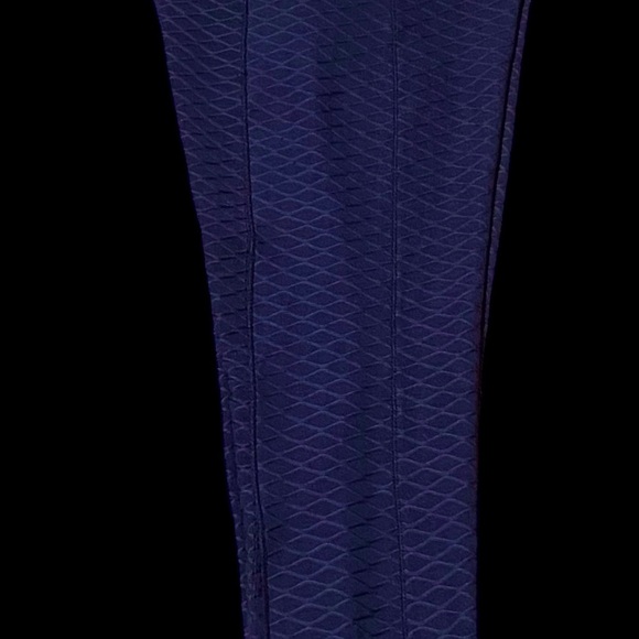 Stylish Blue Textured Leggings - Picture 4 of 8